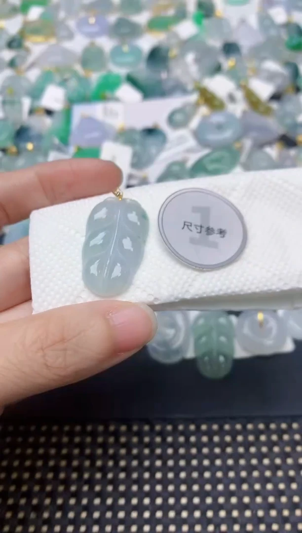颈饰18K金镶嵌翡翠天然缅甸A货翡翠