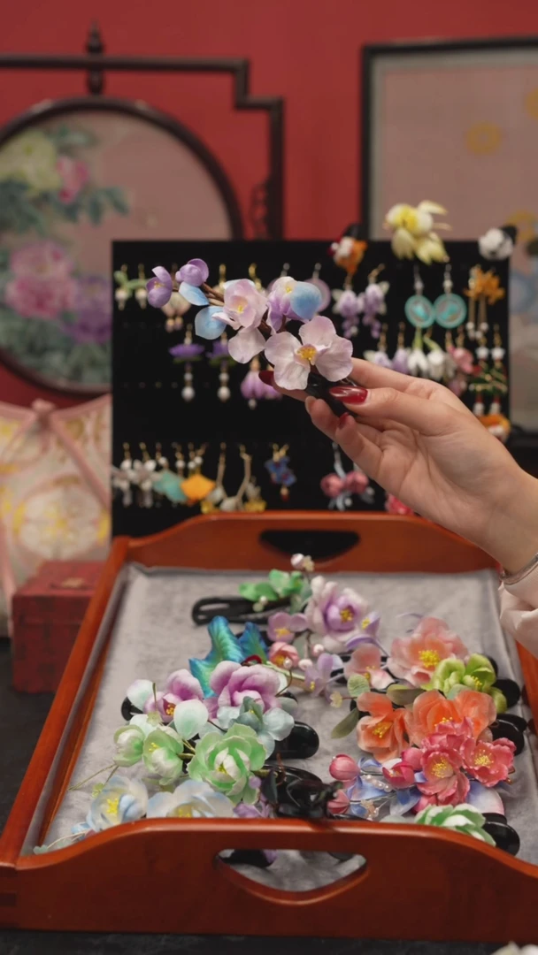 刺绣非遗绒花苏绣饰品