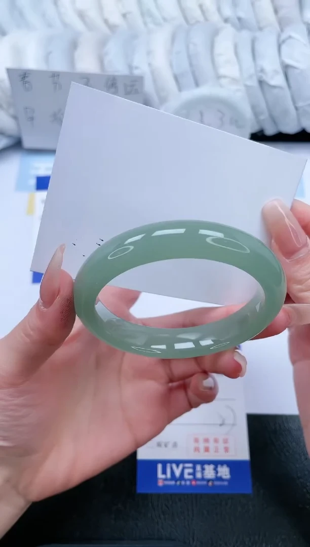 【闪购商品】石英质玉手镯未镶嵌T168-57