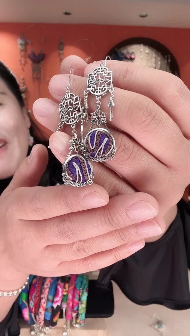 织绣非遗手工苗绣刺绣首饰008