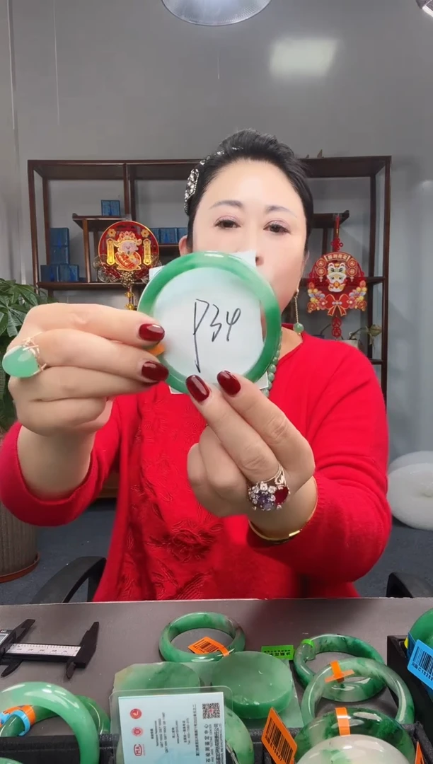 【闪购商品】石英质玉手镯未镶嵌非洲翠