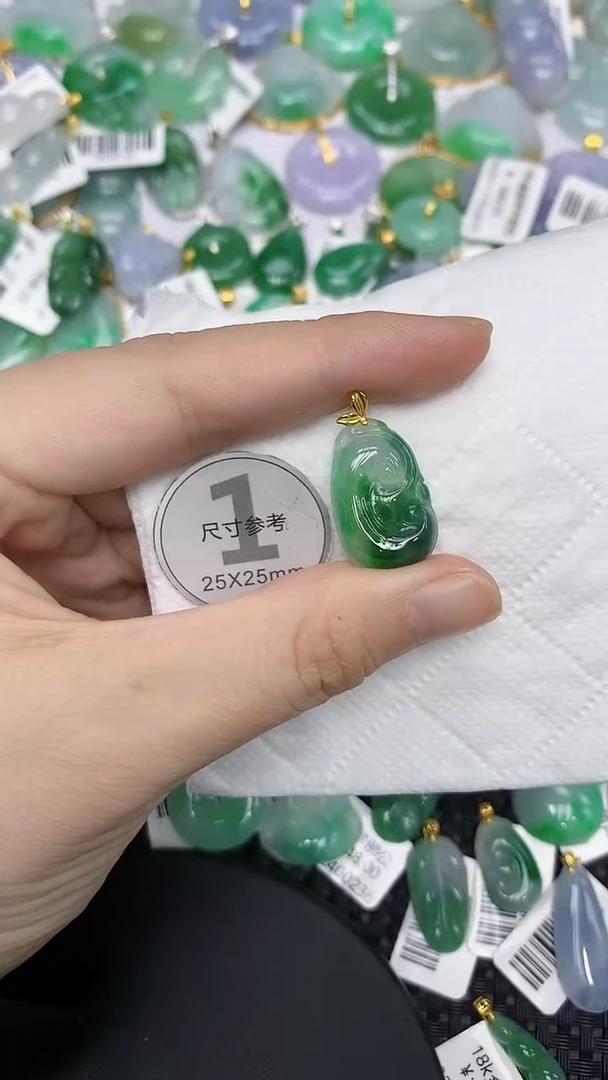 颈饰18K金镶嵌翡翠1111111111