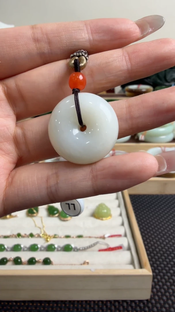 颈饰未镶嵌和田玉挂件