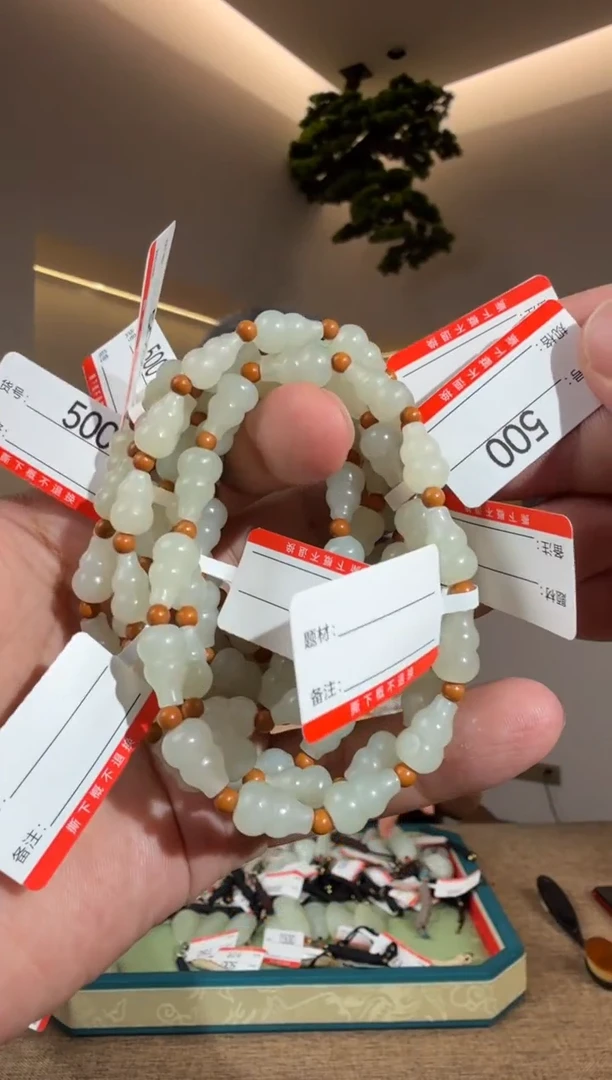 未镶嵌手串和田玉1多样性发货发其中一件