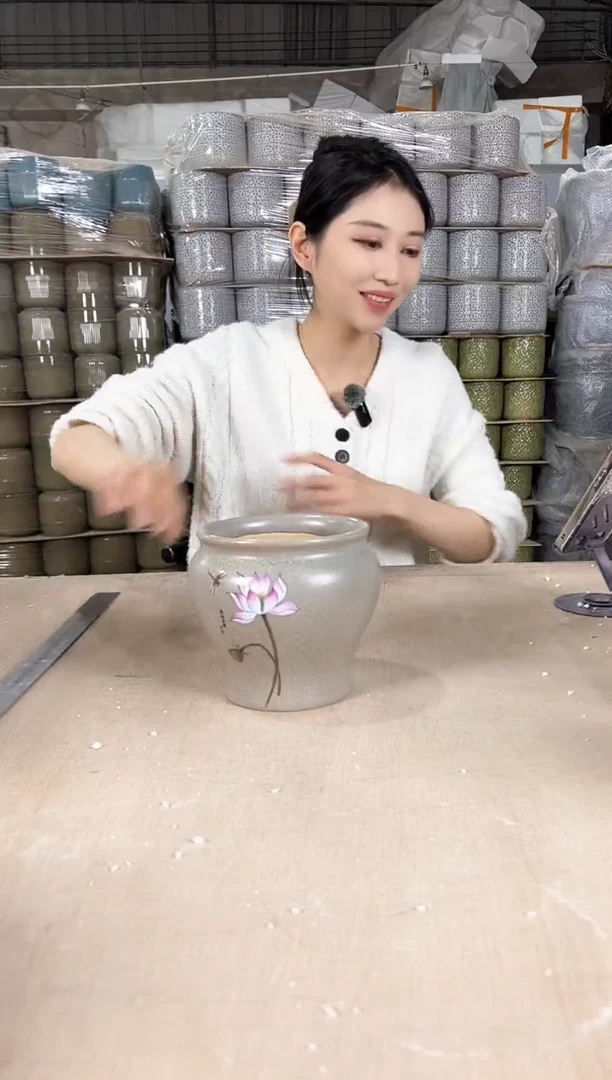 【闪购商品】陶瓷缸形淡黄荷花13x13