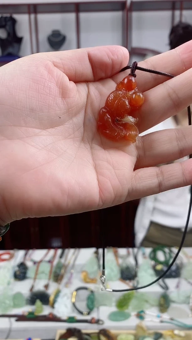 未镶嵌岫玉颈饰1
