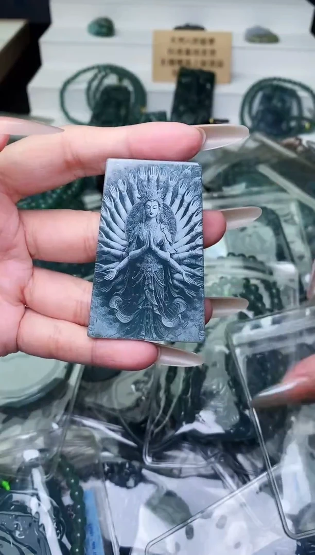 颈饰未镶嵌翡翠