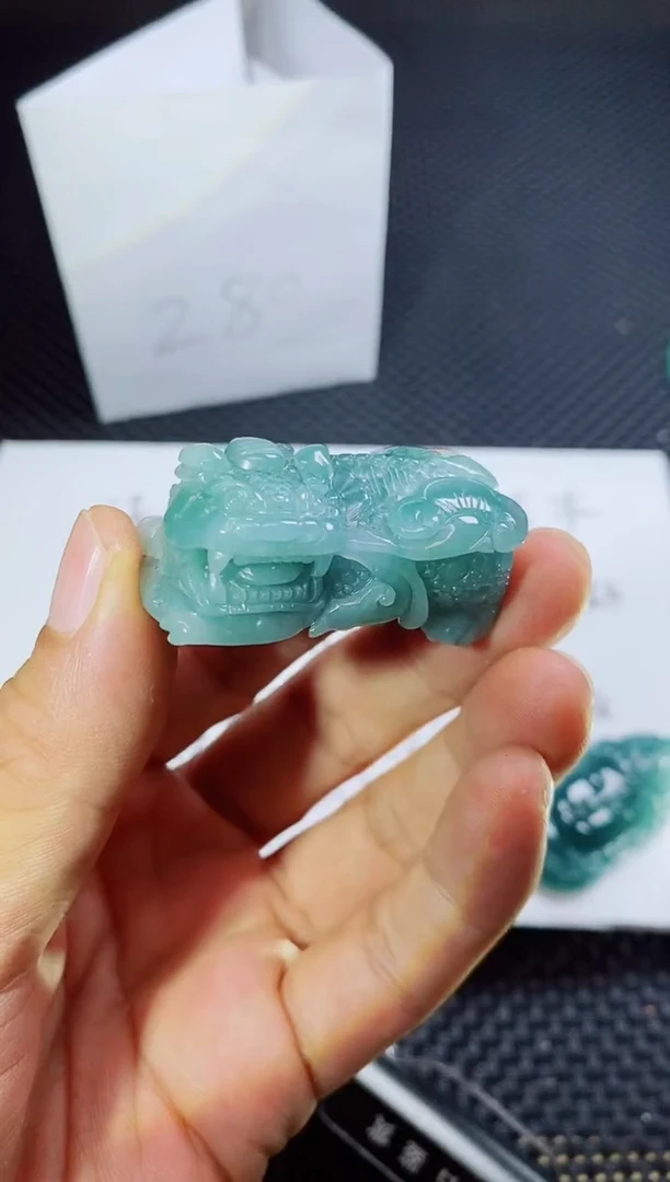 翡翠未镶嵌颈饰