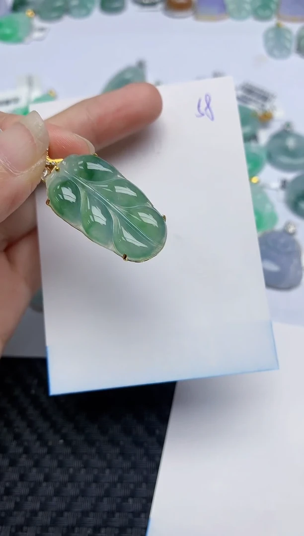 翡翠18K金镶嵌颈饰天然翡翠A货