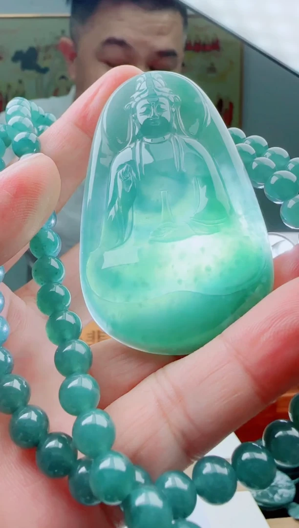 翡翠未镶嵌颈饰多样性发其一