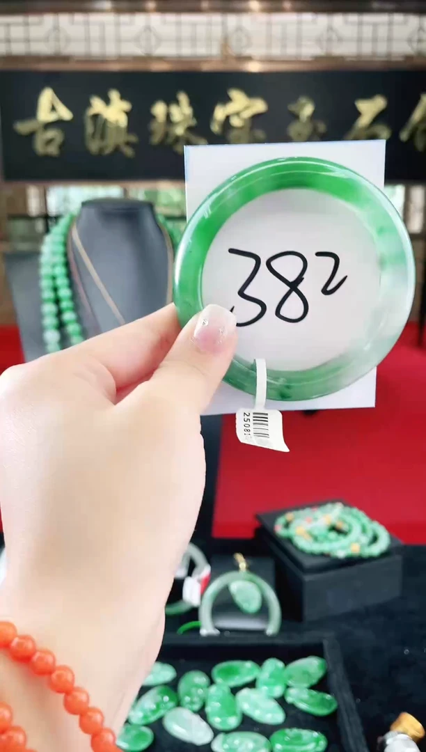 未镶嵌手镯石英质玉（非洲翠）微瑕一经发货运费不退介意勿拍