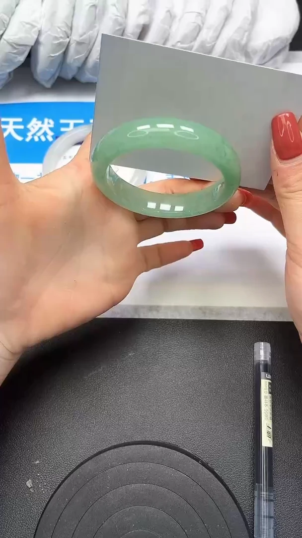 【闪购商品】石英质玉手镯未镶嵌98