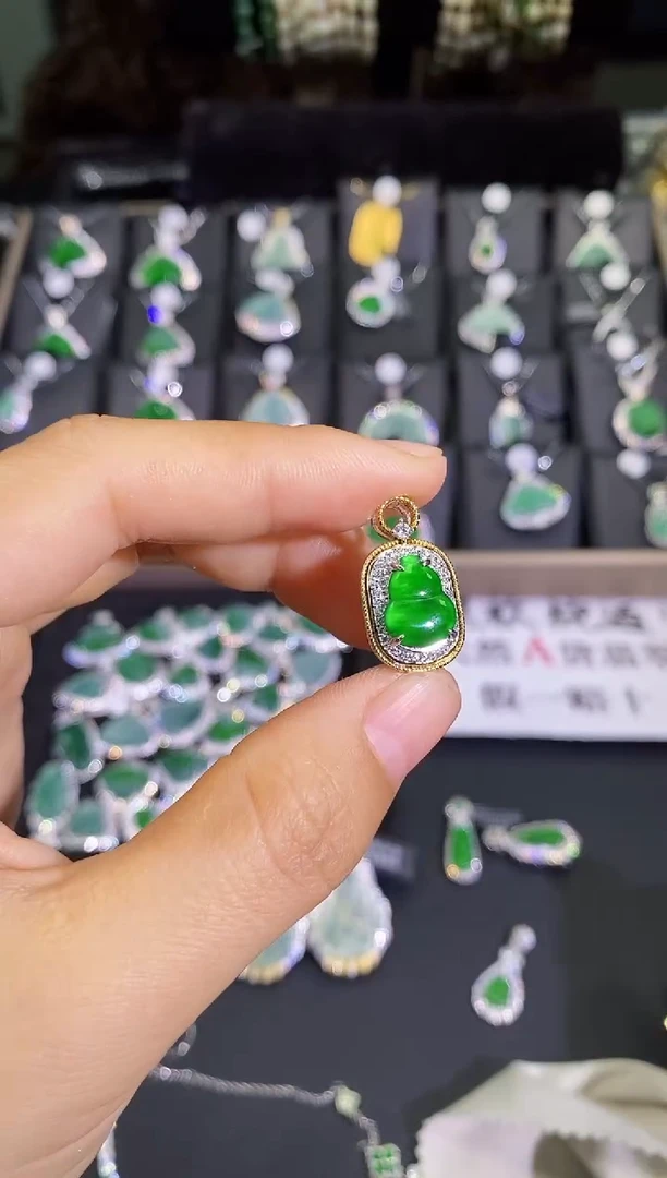 【闪购商品】翡翠吊坠(赠链)银S925镶嵌葫芦牌吊坠