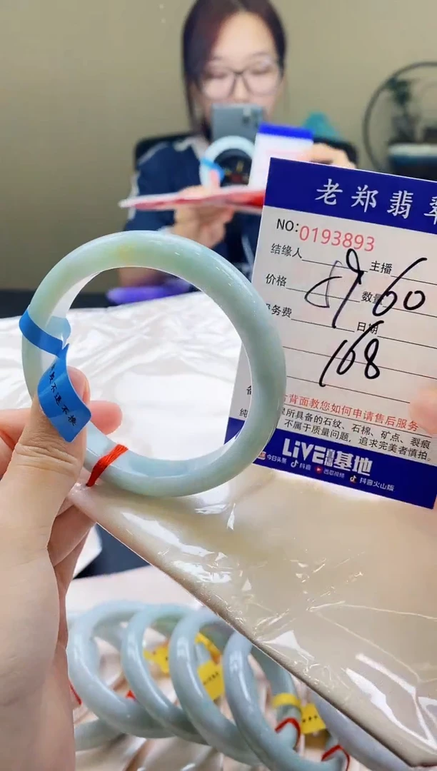 翡翠手镯未镶嵌AAAAAAAA