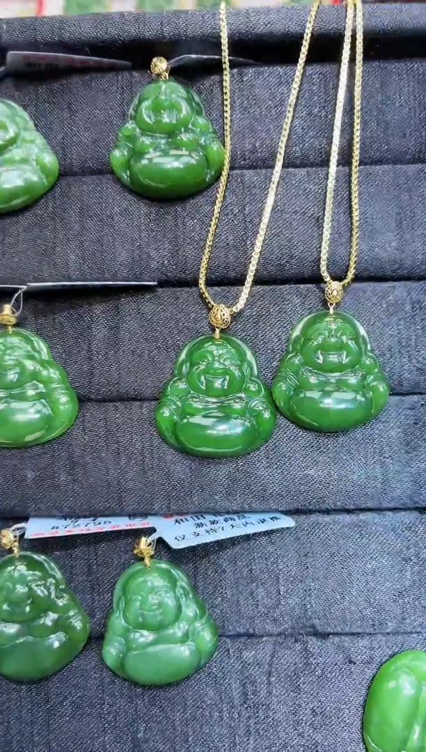 吊坠(赠链)18K金镶嵌和田玉28MM 多样性发一