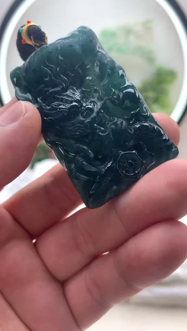 颈饰未镶嵌翡翠龙牌