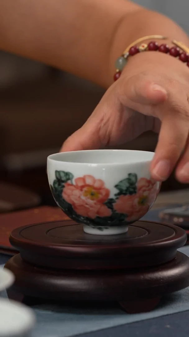 瓶釉下五彩牡丹花单杯