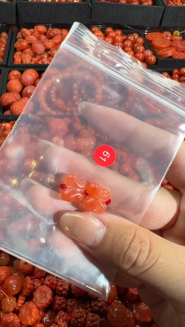 南红玛瑙未镶嵌颈饰1