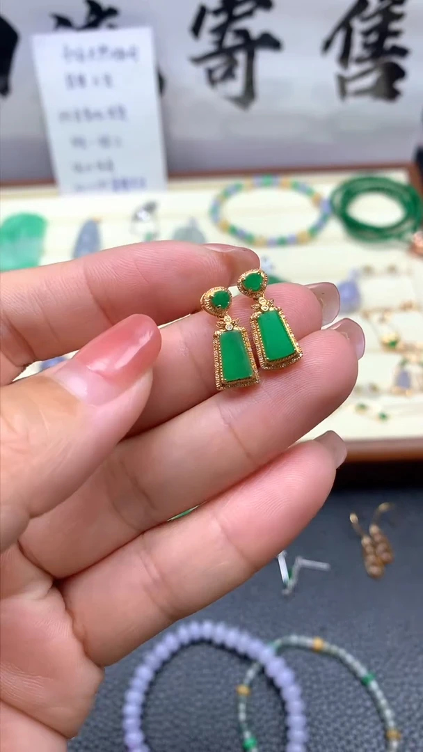 【闪购商品】翡翠耳饰18K金镶嵌051天然缅甸翡翠A货