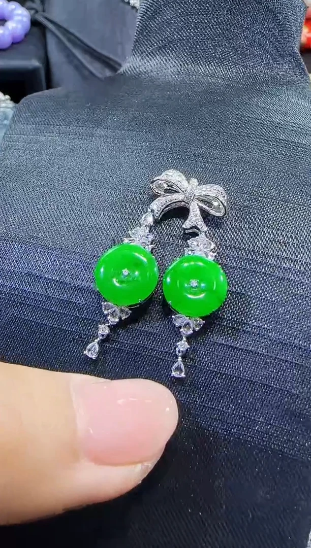 【闪购商品】翡翠吊坠(不含链)18K金镶嵌吊坠