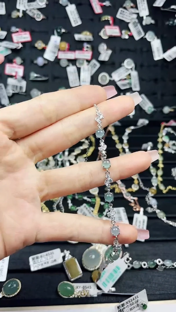 颈饰未镶嵌翡翠我