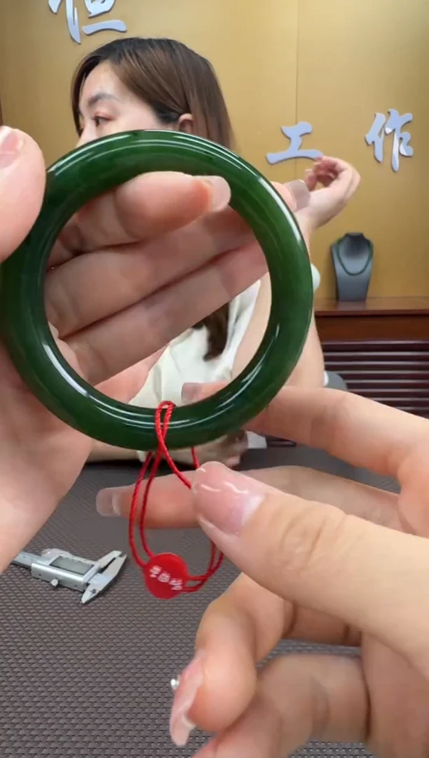 【闪购商品】和田玉手镯未镶嵌56