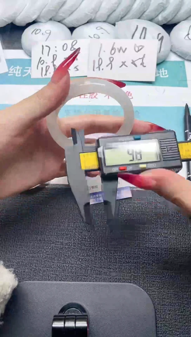 未镶嵌手镯石英质玉255-56