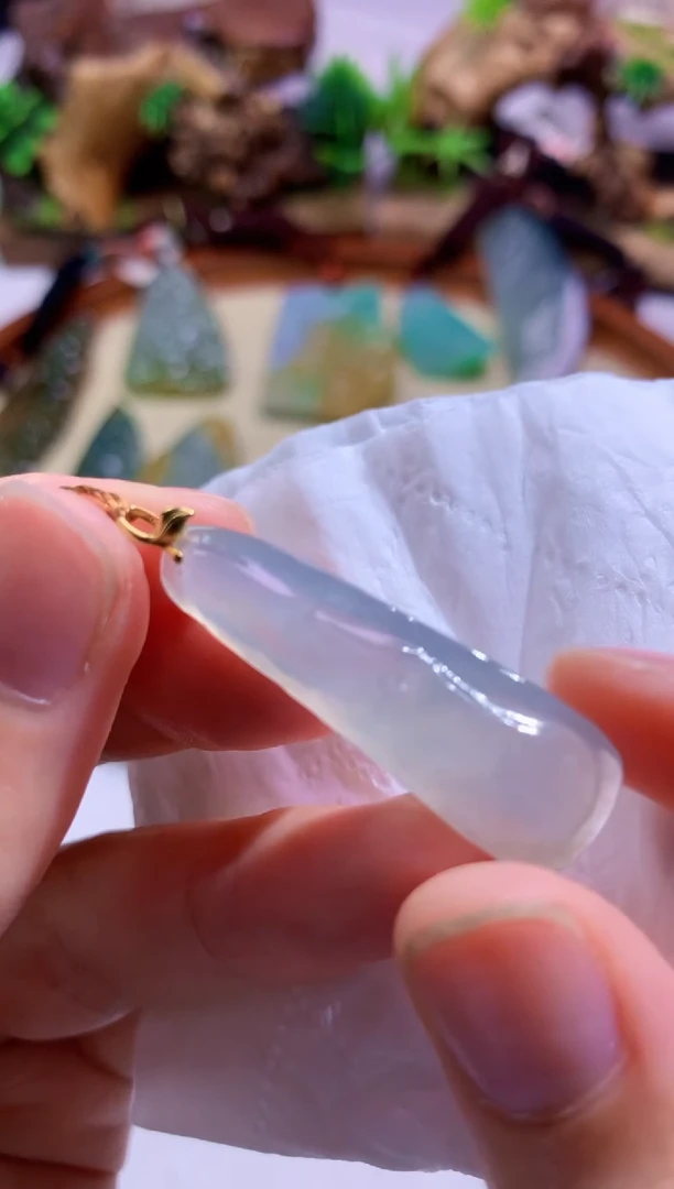 翡翠未镶嵌颈饰25