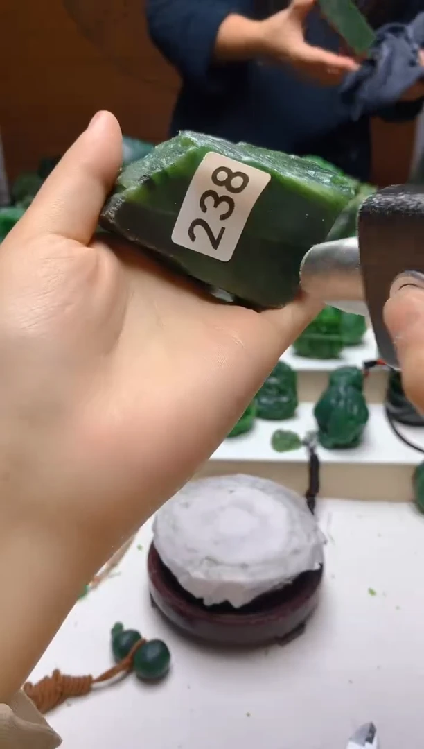未镶嵌和田玉（碧玉）珠宝半成品0