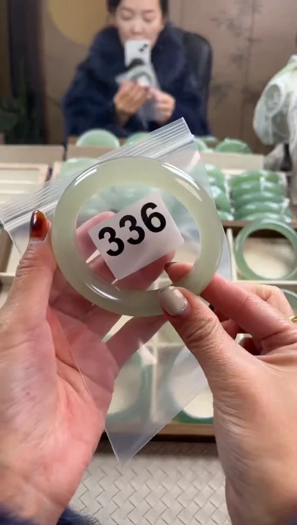 未镶嵌手镯石英质玉B****a336