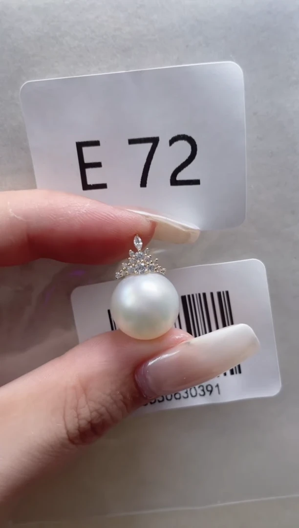 18K金镶嵌吊坠海水珍珠E72