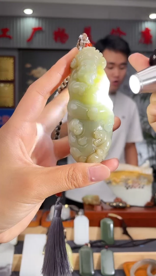 和田玉未镶嵌颈饰1