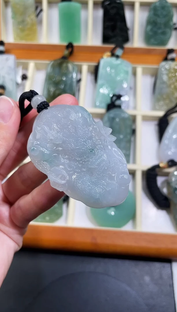 颈饰未镶嵌翡翠龙
