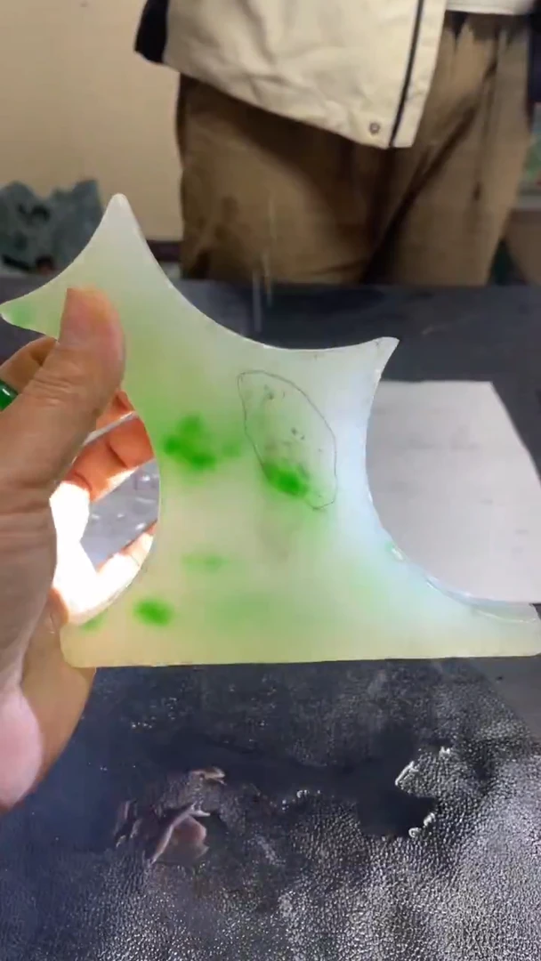 玉冰飘花边角毛胚