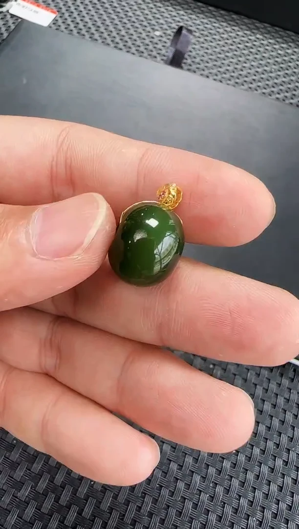 和田玉18K金镶嵌颈饰猫眼单珠