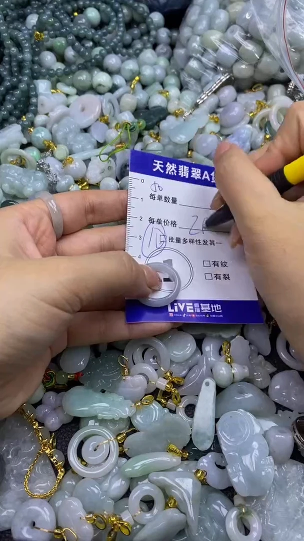 翡翠未镶嵌颈饰天然翡翠A货吊坠批量多样性发其一