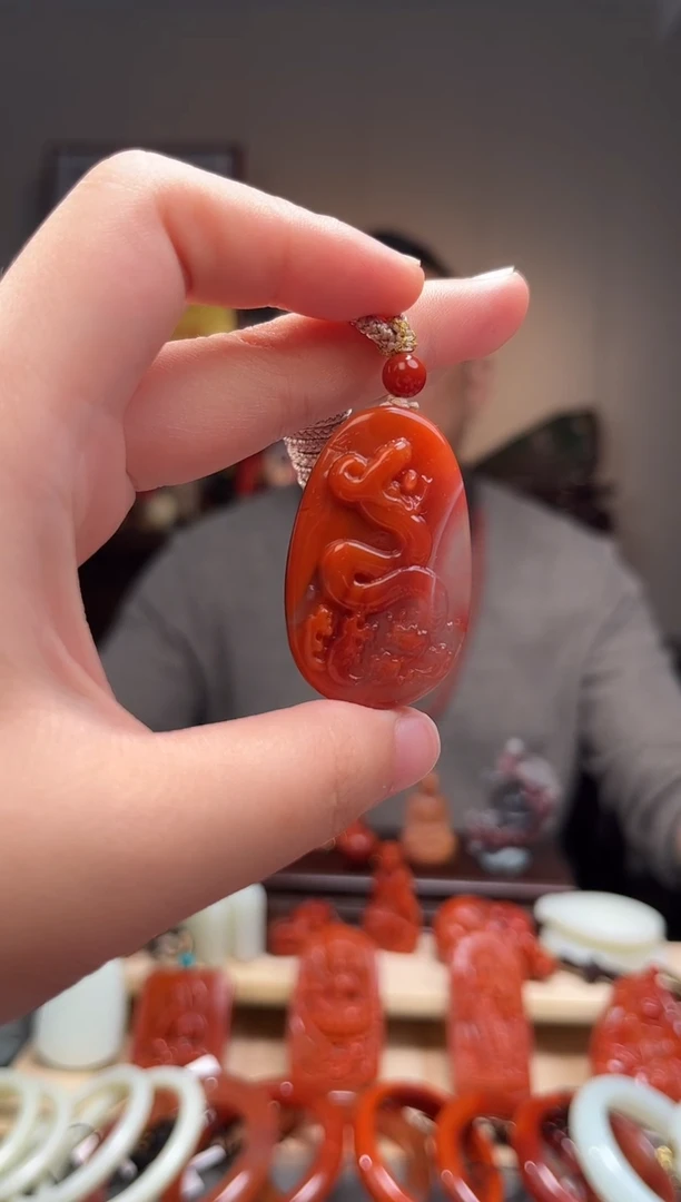 颈饰未镶嵌南红玛瑙吊坠
