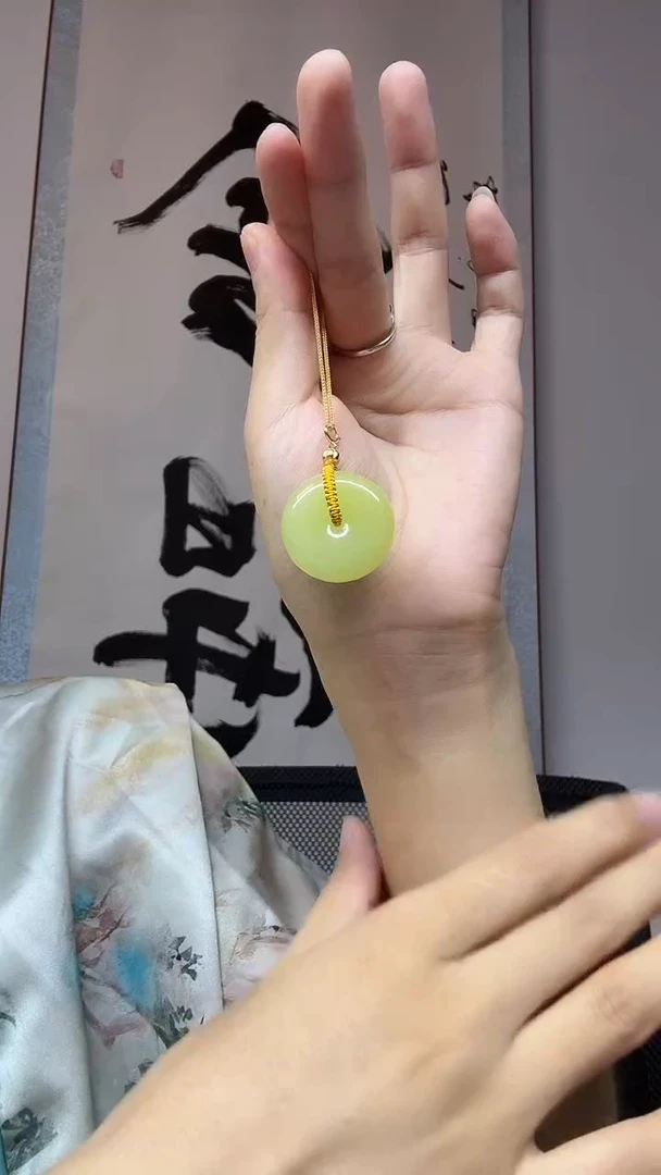 吊坠(赠链)未镶嵌和田玉（黄玉）平安扣