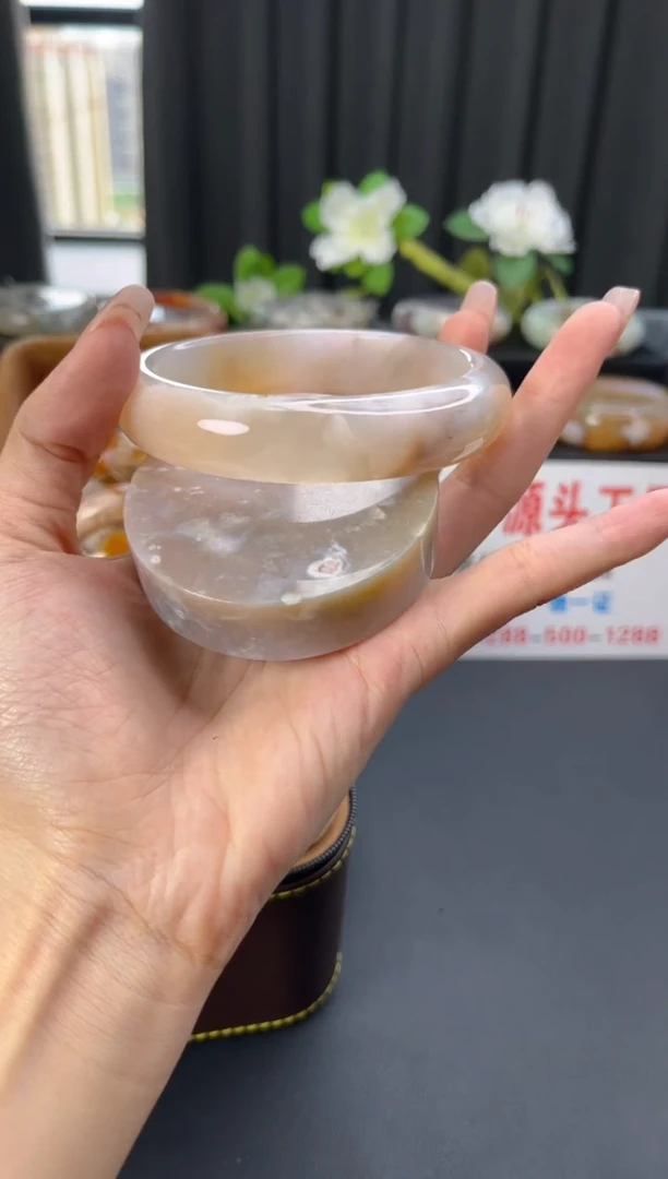 未镶嵌手镯石英质玉赠送镯心（64圈口）