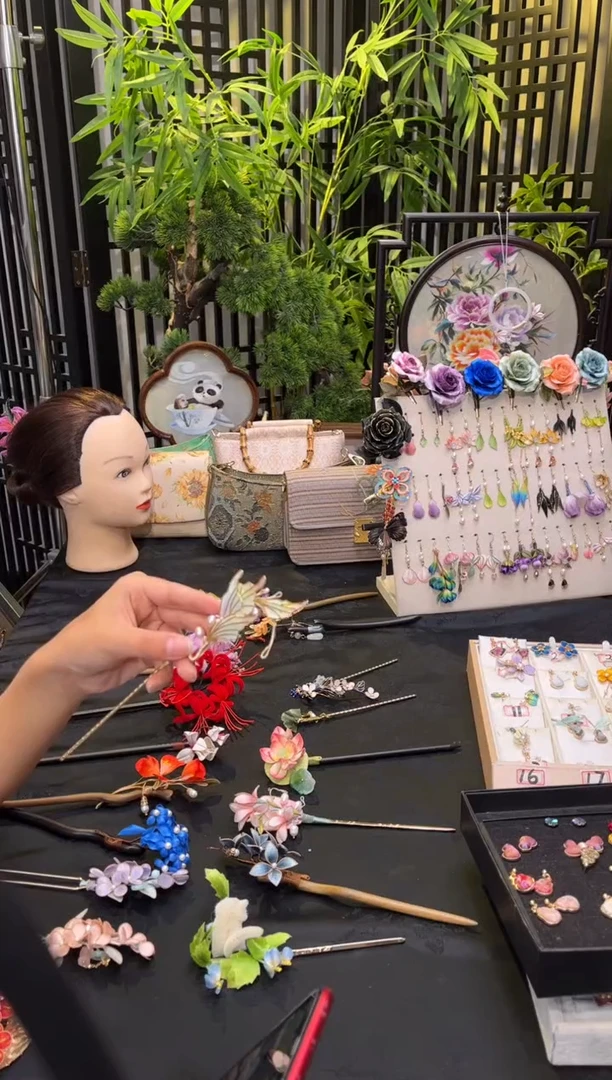 织绣小****?非遗绒花手工饰品