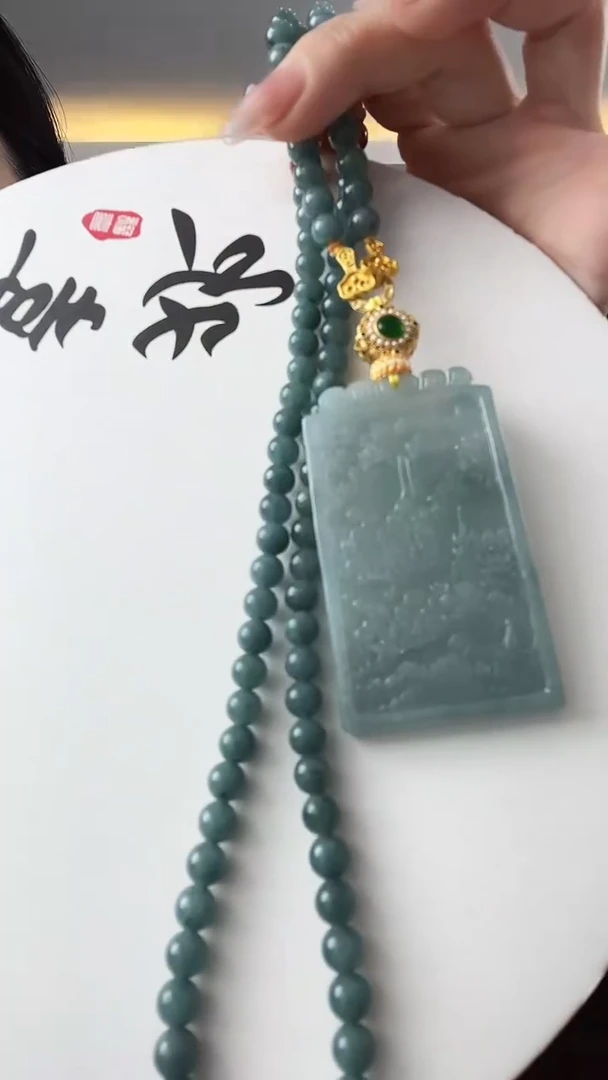 翡翠未镶嵌颈饰山水