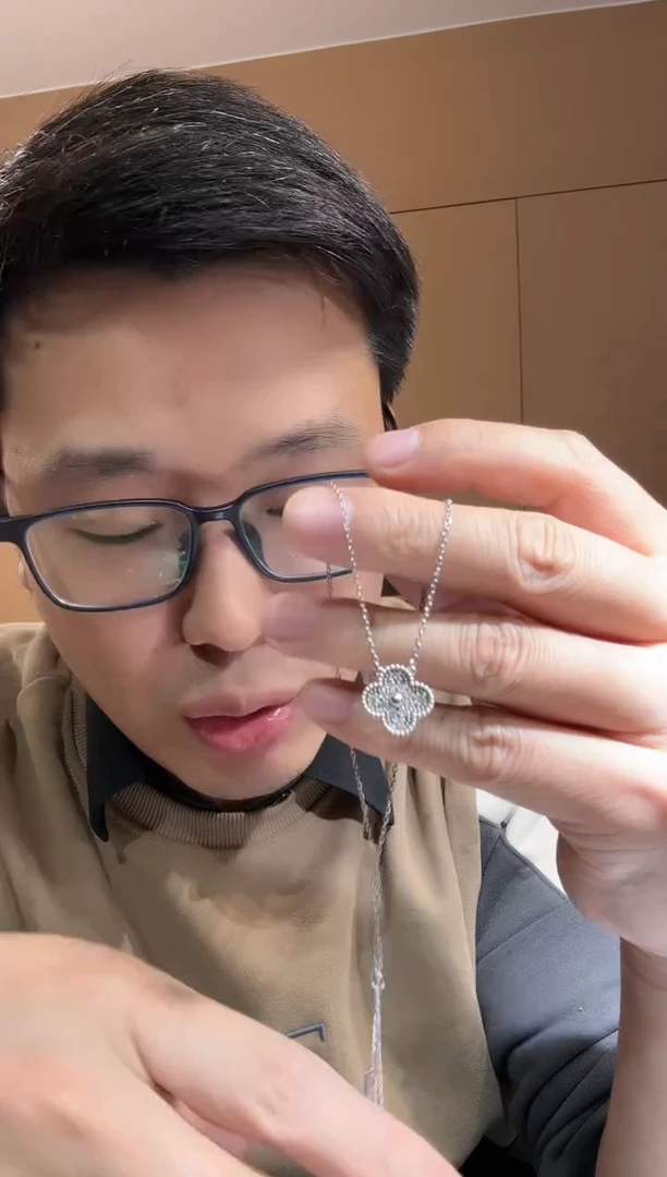 【闪购商品】钻石套链18K金镶嵌满钻四叶草套链GHJ
