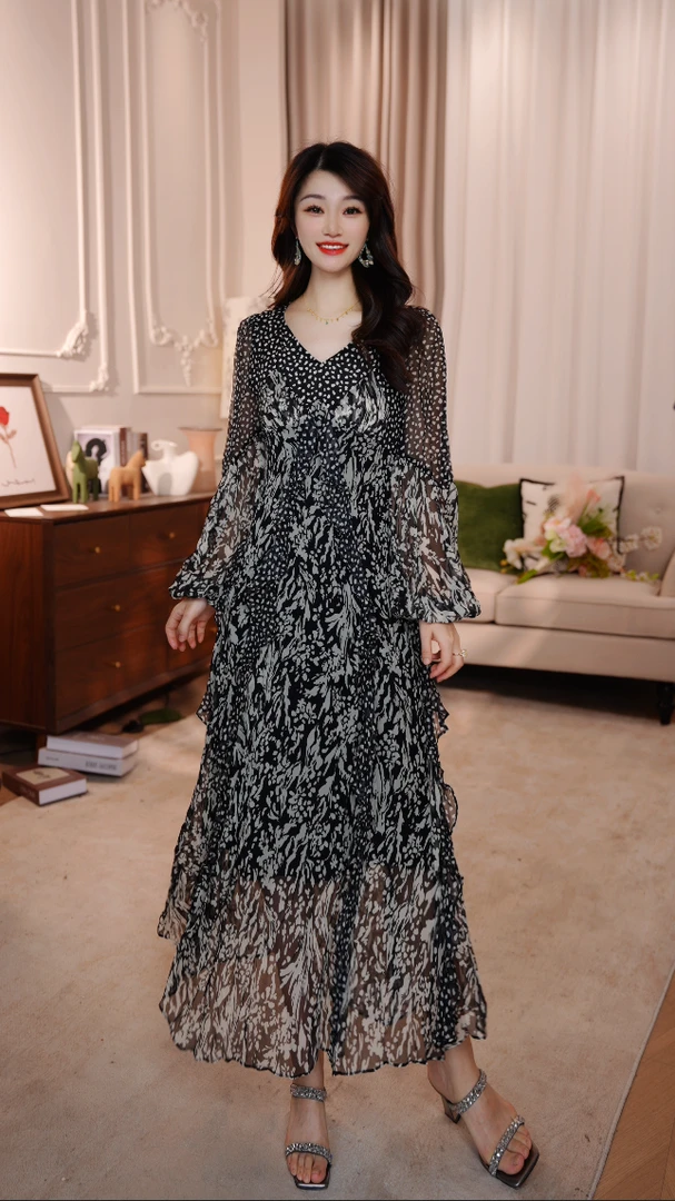 【美杜莎】25年早秋新款优雅气质收腰高端连衣裙