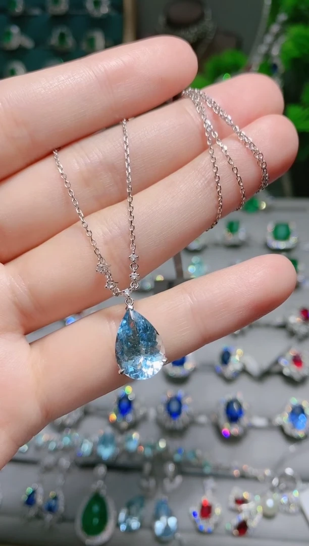 18K金镶嵌套链海蓝宝石.