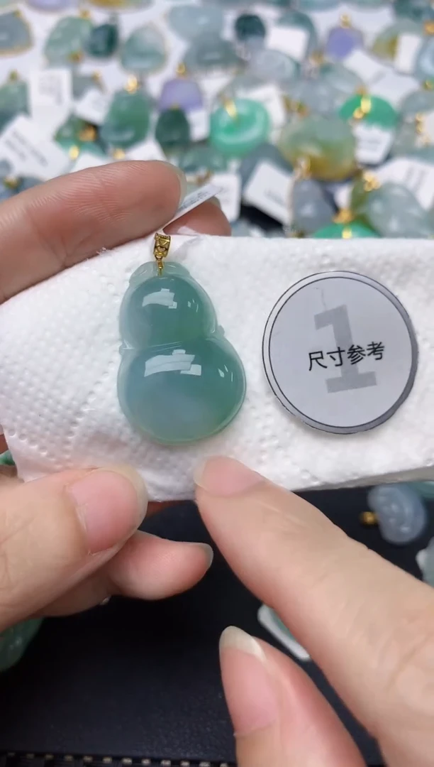 翡翠18K金镶嵌颈饰天然缅甸A货翡翠