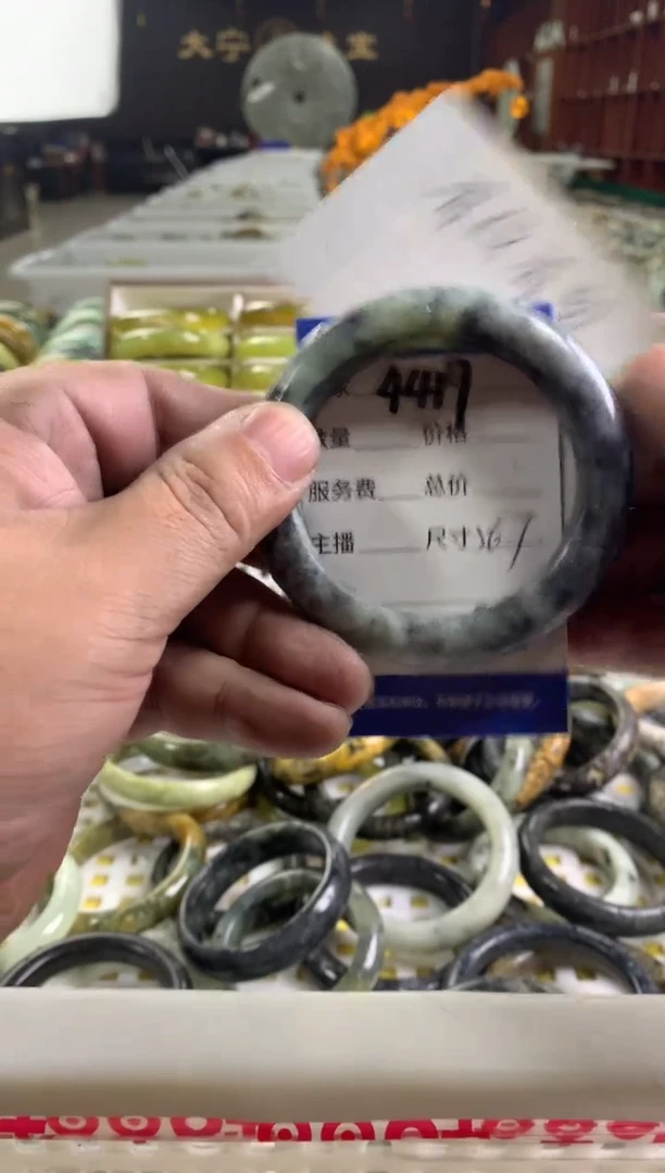 蛇纹石玉未镶嵌手镯4417