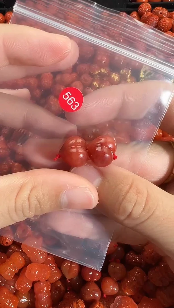 颈饰未镶嵌南红玛瑙1