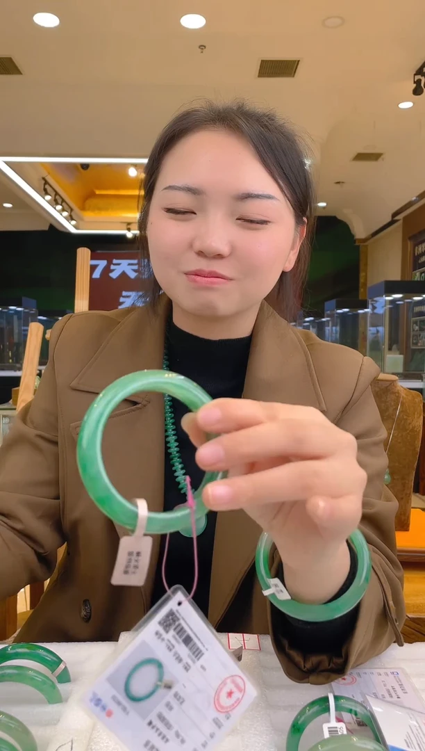 【闪购商品】石英质玉手镯未镶嵌满圈满色