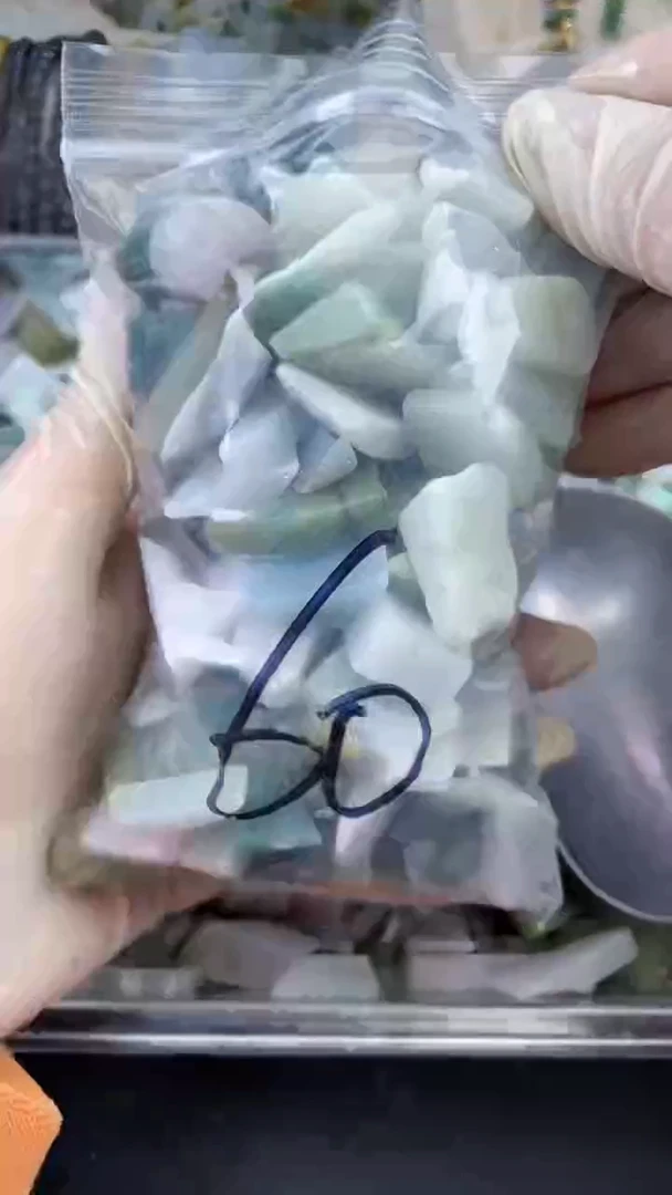 【闪购商品】翡翠颈饰未镶嵌天然翡翠中号500克60