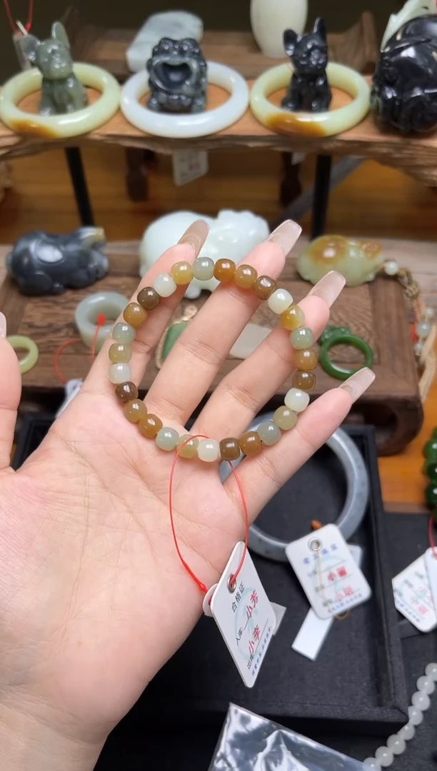 手串未镶嵌和田玉卡8多宝老型 9001871